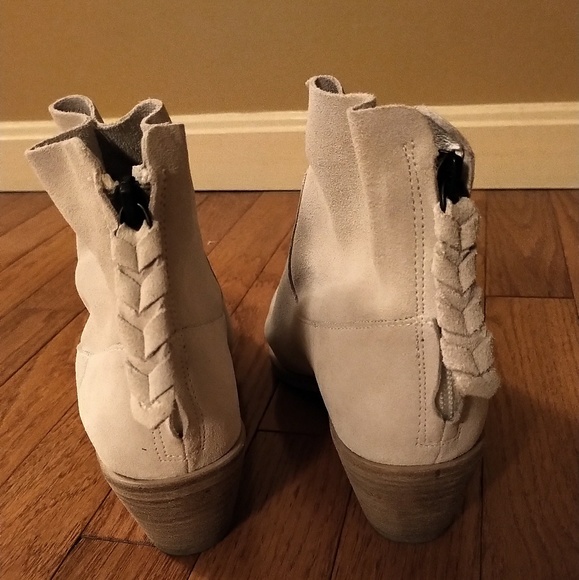 *SOLD* Joie Adria Slouchy Latte Booties Sz 6.5 - Picture 4 of 7